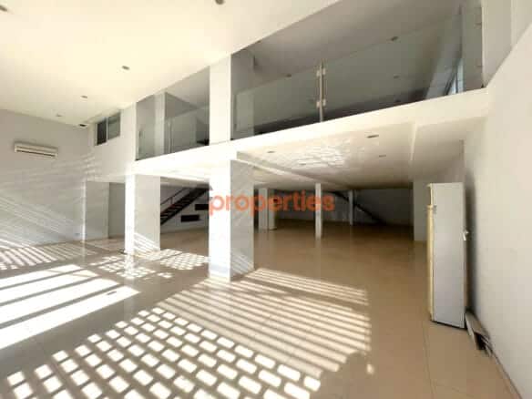 Showroom for Rent in Zalka CPSM11