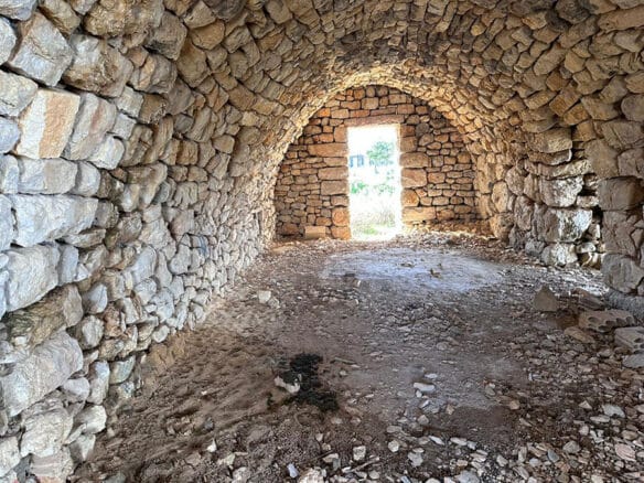 Old House for Sale Chabtine Batroun Main House 1 Floor 217Sqm & Land Area 1813Sqm